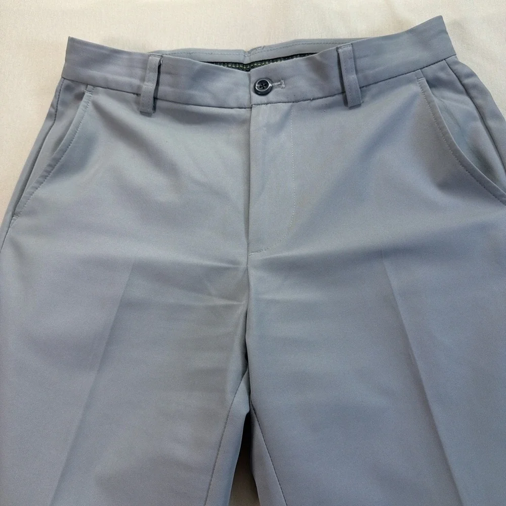 IZOD Golf Mens Gray Flat Front Performance Shorts Size 29/32 Athletic Casual